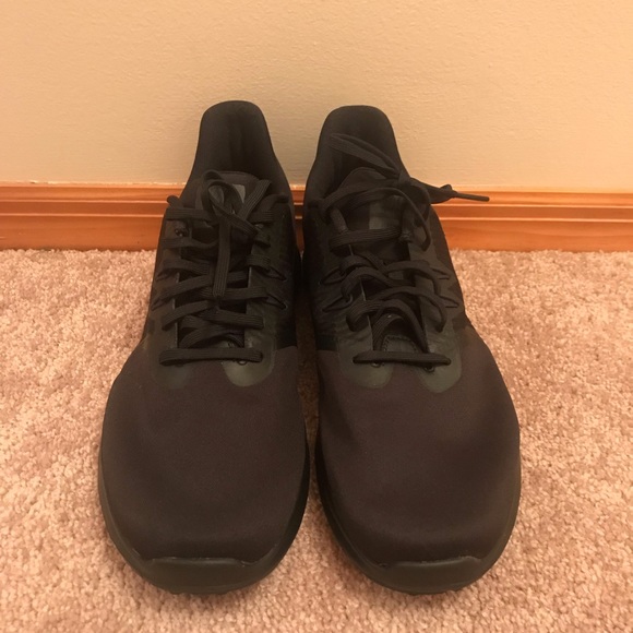 Black nike running shoes - Picture 2 of 2